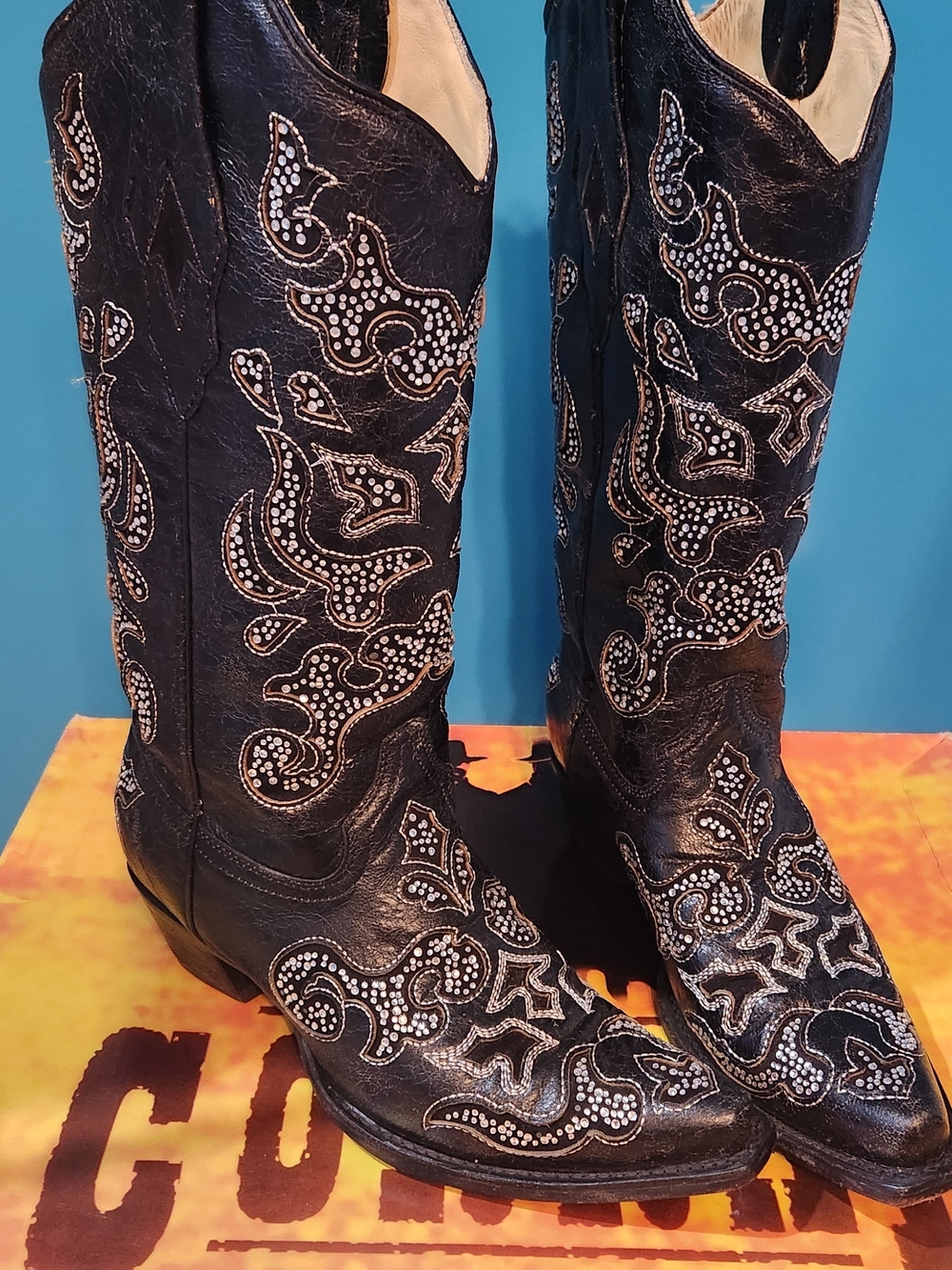 Like New🔥 Only Worn Few Times Women’s Black Western Boots with Inlay & Crystals - Picture 4 of 10